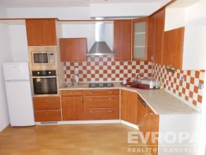 Pronájem bytu 2+1, Pardubice - Bílé Předměstí, Holubova, 62 m2