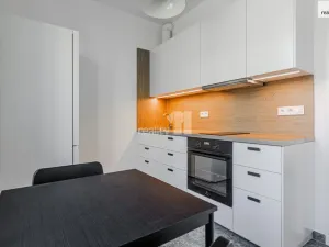Pronájem atypického bytu, Praha - Strašnice, U krbu, 17 m2