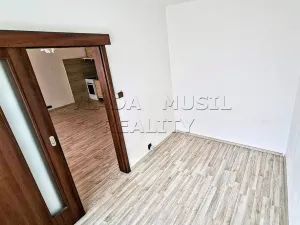 Pronájem bytu 2+kk, Praha - Kamýk, Zárubova, 42 m2