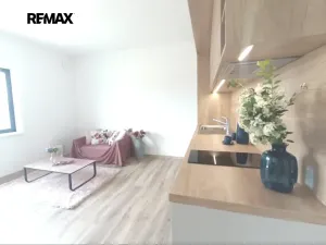 Pronájem bytu 1+kk, Praha - Uhříněves, Douchova, 30 m2