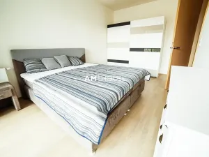 Pronájem bytu 2+kk, Praha - Holešovice, Sanderova, 51 m2