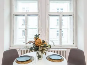 Prodej bytu 3+1, Praha - Malá Strana, Mělnická, 90 m2