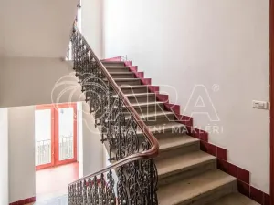 Prodej bytu 3+1, Praha - Malá Strana, Mělnická, 90 m2