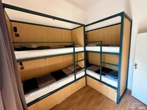 Prodej ubytování, Praha - Smíchov, Arbesovo náměstí, 930 m2
