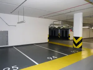 Pronájem garážového stání, Praha - Vinohrady, Korunní, 15 m2