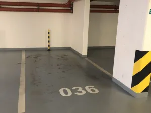 Pronájem garážového stání, Praha - Smíchov, U Nikolajky, 15 m2