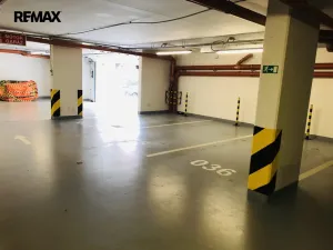 Pronájem garážového stání, Praha - Smíchov, U Nikolajky, 15 m2