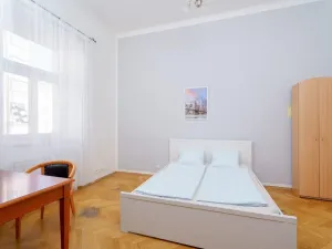 Pronájem bytu 3+1, Praha - Nové Město, Vyšehradská, 90 m2