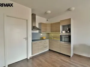 Pronájem bytu 1+kk, Hradec Králové - Třebeš, Ve Stromovce, 32 m2