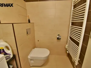 Pronájem bytu 1+kk, Hradec Králové - Třebeš, Ve Stromovce, 32 m2