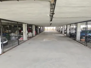 Pronájem garážového stání, Brno, Loosova, 14 m2