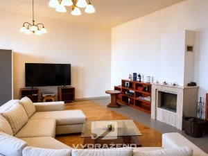 Prodej obchodního prostoru, Dolní Kounice, 400 m2