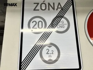 Pronájem garážového stání, Praha - Smíchov, Na Neklance, 15 m2