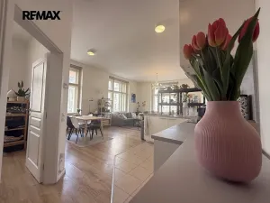 Pronájem bytu 2+kk, Praha - Holešovice, Šimáčkova, 68 m2