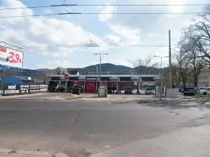 Prodej komerční nemovitosti, Ústí nad Labem, U Podjezdu, 2500 m2