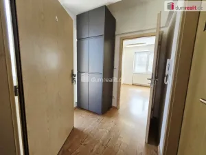 Pronájem bytu 2+kk, Praha - Hloubětín, V chaloupkách, 45 m2