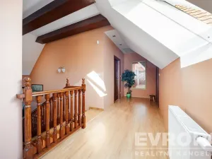 Prodej rodinného domu, Košátky, 350 m2
