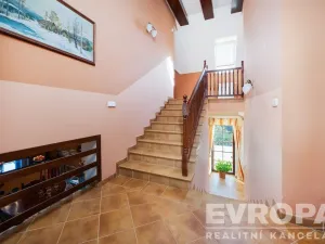 Prodej rodinného domu, Košátky, 350 m2