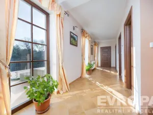 Prodej rodinného domu, Košátky, 350 m2