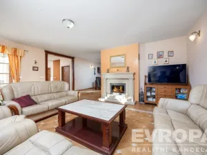 Prodej rodinného domu, Košátky, 350 m2