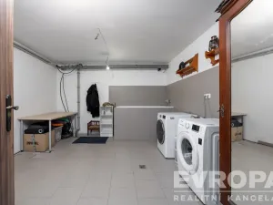 Prodej rodinného domu, Košátky, 350 m2