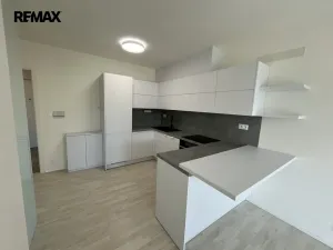 Pronájem bytu 1+kk, Zlín, Čepkovská, 40 m2