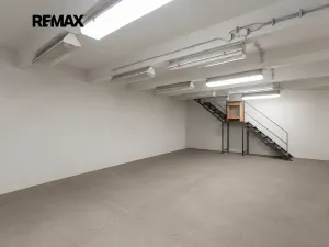 Pronájem skladu, Praha - Strašnice, Starostrašnická, 140 m2