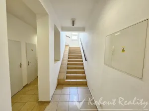 Pronájem kanceláře, Praha - Hloubětín, Nademlejnská, 136 m2