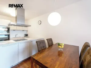 Pronájem bytu 3+kk, Praha - Žižkov, Ke kapslovně, 107 m2
