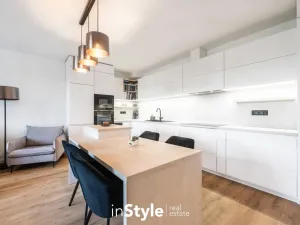 Pronájem bytu 2+kk, Staré Město, Velkomoravská, 71 m2