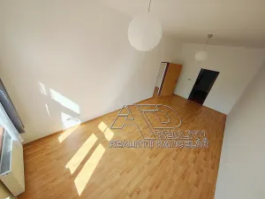 Pronájem bytu 2+1, České Budějovice, 72 m2