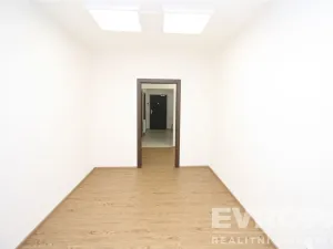 Pronájem kanceláře, Plzeň, Klatovská třída, 82 m2
