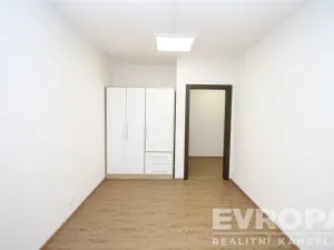 Pronájem kanceláře, Plzeň, Klatovská třída, 82 m2