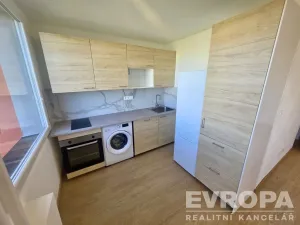 Pronájem bytu 1+kk, Praha - Kobylisy, Košťálkova, 32 m2