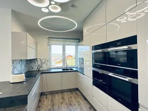 Prodej bytu 3+kk, Karlovy Vary, Svatošská, 92 m2