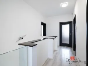 Pronájem rodinného domu, Praha - Dolní Měcholupy, Rothmayerova, 155 m2