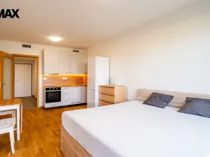 Pronájem bytu 1+kk, Praha - Vysočany, Smržových, 31 m2