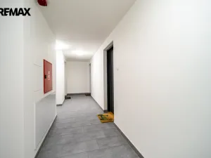Pronájem bytu 1+kk, Praha - Vysočany, Smržových, 31 m2