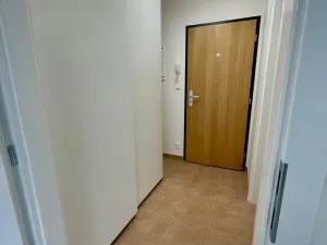 Pronájem bytu 1+kk, Praha - Lhotka, 34 m2