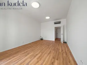 Pronájem bytu 1+kk, Brno, Komárovská, 33 m2