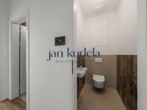 Pronájem bytu 1+kk, Brno, Komárovská, 33 m2