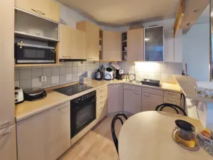 Pronájem bytu 1+kk, Praha, Hvězdova, 38 m2
