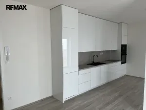 Prodej bytu 2+kk, Zlín, Tyršovo nábřeží, 71 m2