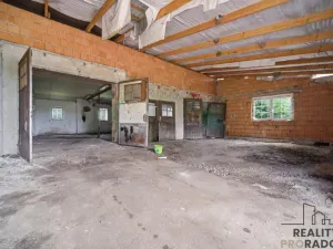 Prodej komerční nemovitosti, Holetín, 400 m2