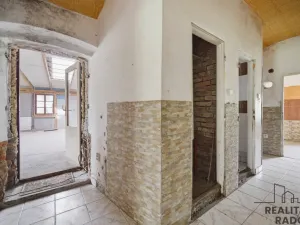 Prodej komerční nemovitosti, Holetín, 400 m2