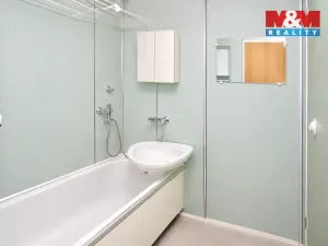 Prodej bytu 3+1, Praha - Prosek, Lovosická, 66 m2