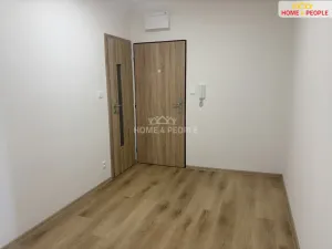 Pronájem bytu 3+1, Karlovy Vary - Bohatice, Ostrovská, 64 m2