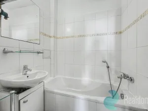 Prodej bytu 2+kk, Praha, U pošty, 35 m2