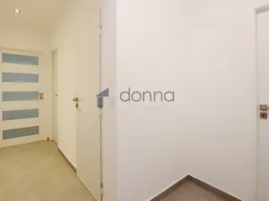 Pronájem bytu 2+1, Praha, Frýdlantská, 64 m2