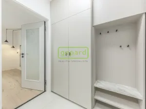 Pronájem bytu 1+kk, Praha, Krymská, 24 m2